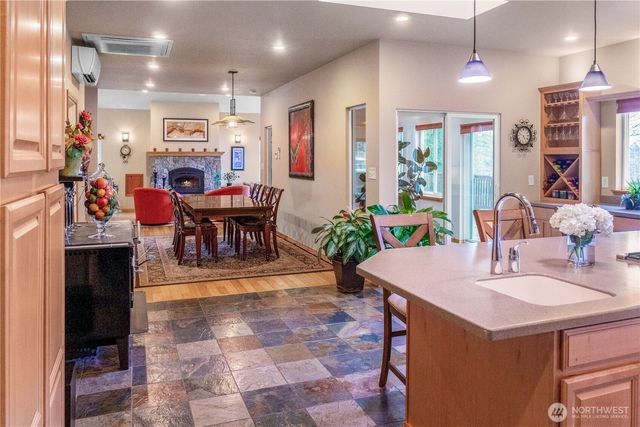 11510 Snowcap Lane SE, Rainier, WA 98576