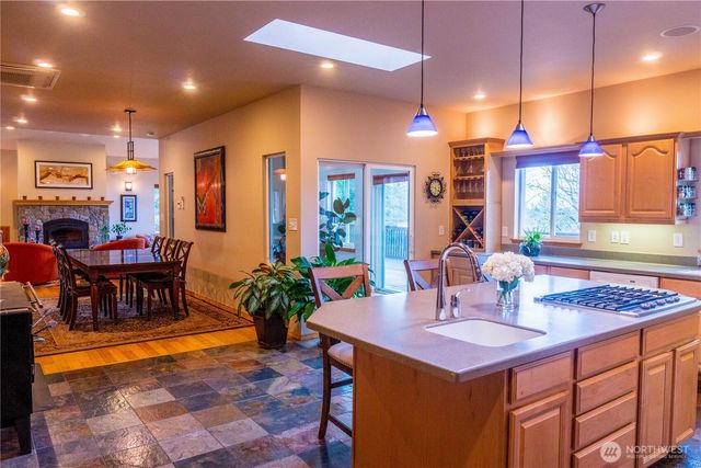 11510 Snowcap Lane SE, Rainier, WA 98576