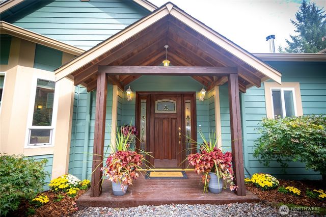 11510 Snowcap Lane SE, Rainier, WA 98576