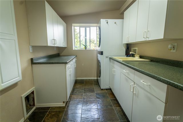 11510 Snowcap Lane SE, Rainier, WA 98576