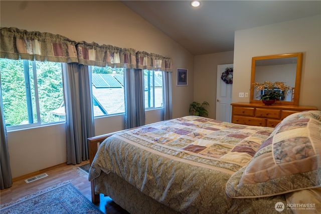 11510 Snowcap Lane SE, Rainier, WA 98576