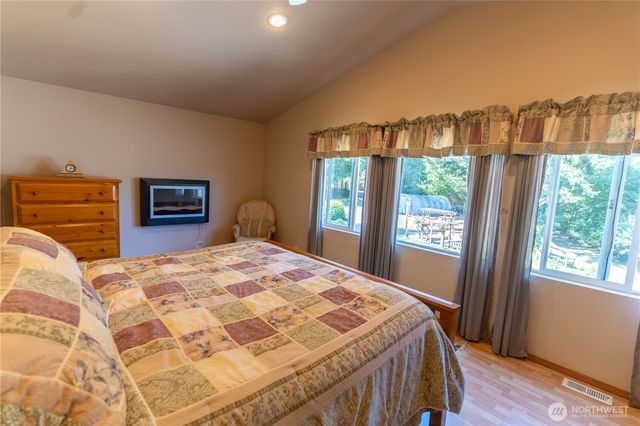 11510 Snowcap Lane SE, Rainier, WA 98576