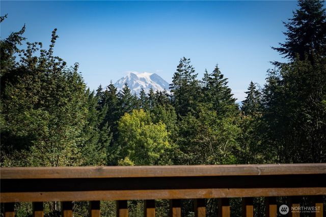 11510 Snowcap Lane SE, Rainier, WA 98576