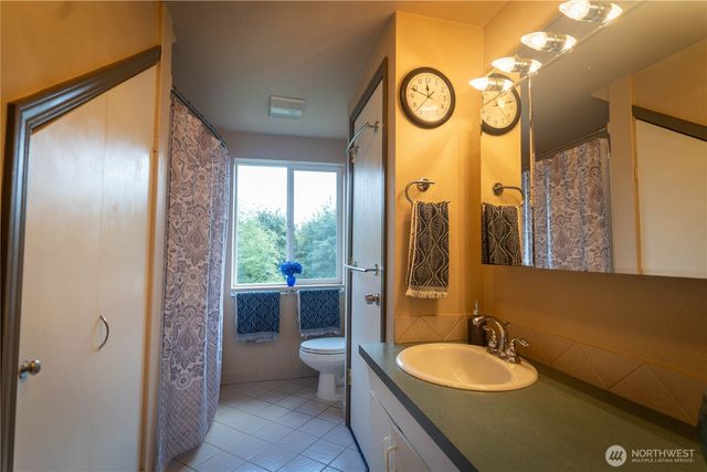 11510 Snowcap Lane SE, Rainier, WA 98576