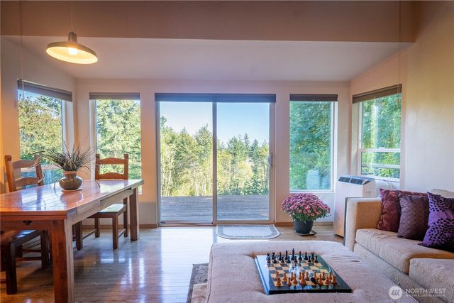 11510 Snowcap Lane SE, Rainier, WA 98576