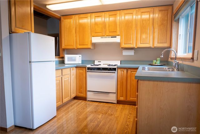 11510 Snowcap Lane SE, Rainier, WA 98576