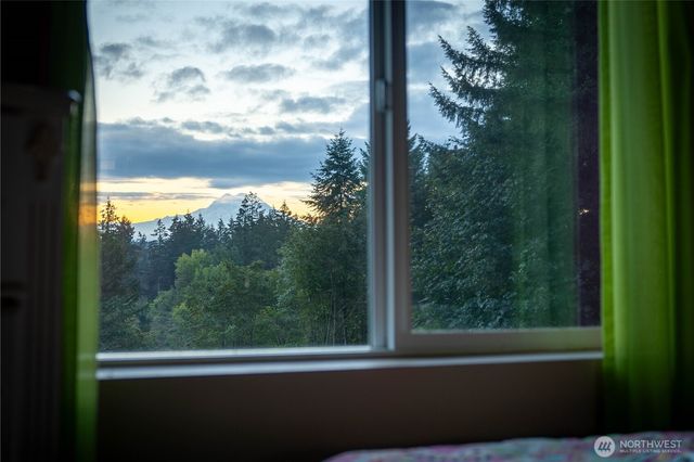 11510 Snowcap Lane SE, Rainier, WA 98576