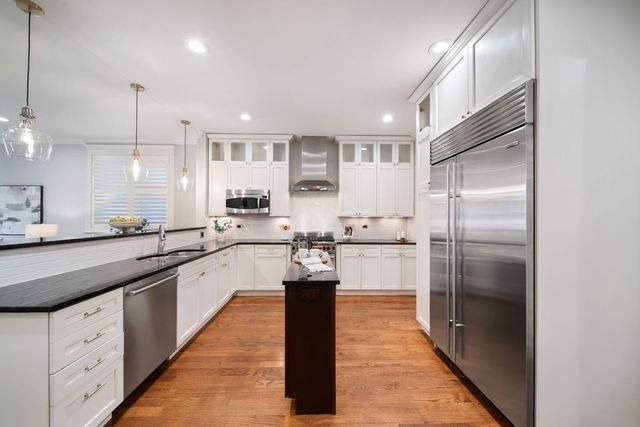 2042 N Racine Avenue 101, Chicago, IL 60614