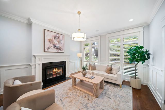 2042 N Racine Avenue 101, Chicago, IL 60614