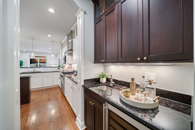 2042 N Racine Avenue 101, Chicago, IL 60614