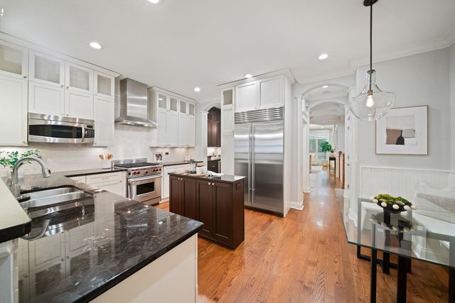 2042 N Racine Avenue 101, Chicago, IL 60614