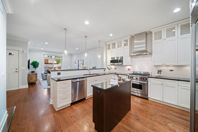 2042 N Racine Avenue 101, Chicago, IL 60614