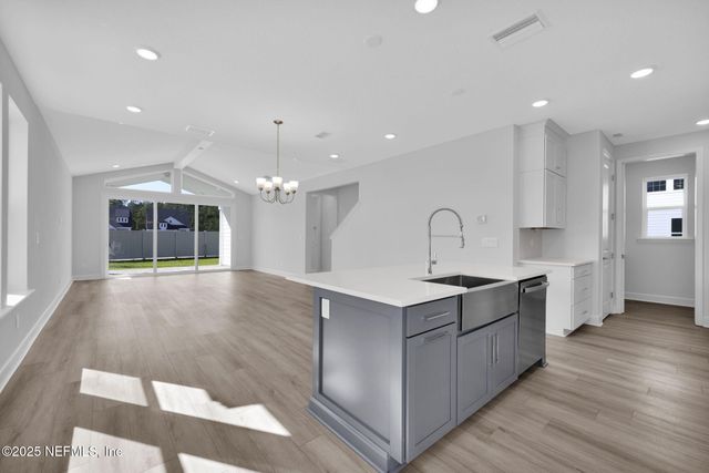 325 SEAMARK Drive, Ponte Vedra, FL 32081