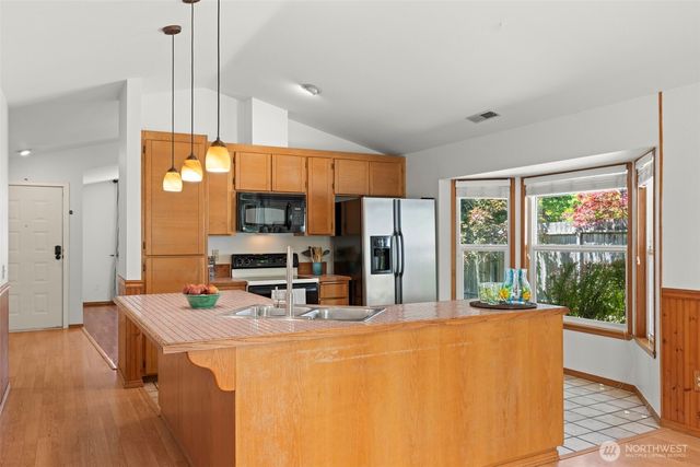 4929 Enetai Avenue NE, Tacoma, WA 98422