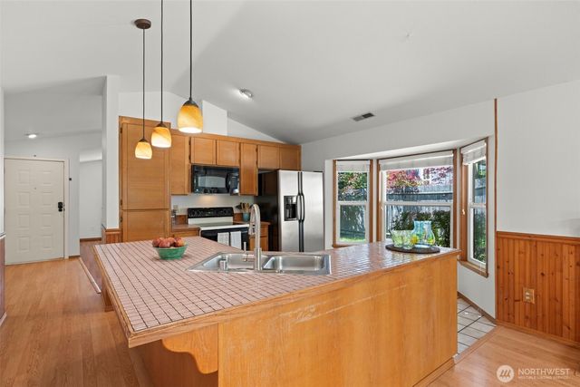 4929 Enetai Avenue NE, Tacoma, WA 98422