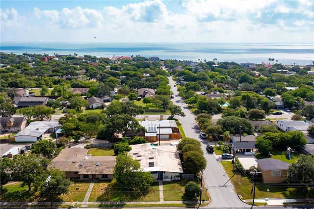 3462 Santa Fe St, Corpus Christi, TX 78411
