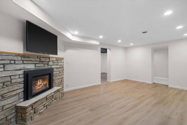 W172N9751 Division ROAD, Germantown, WI 53022