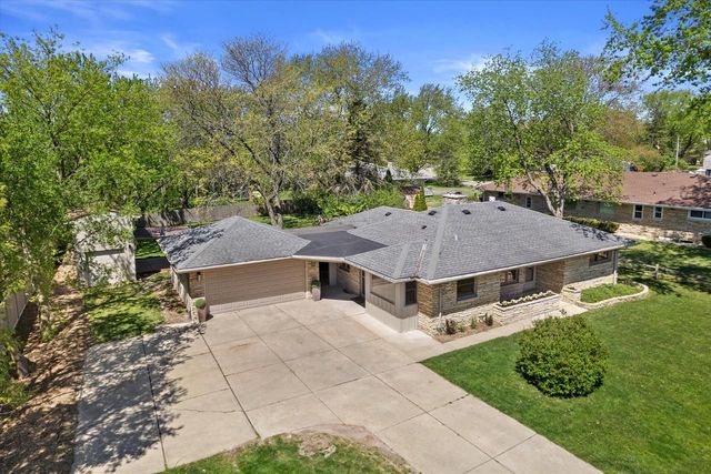 W172N9751 Division ROAD, Germantown, WI 53022