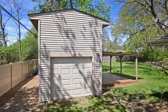 W172N9751 Division ROAD, Germantown, WI 53022