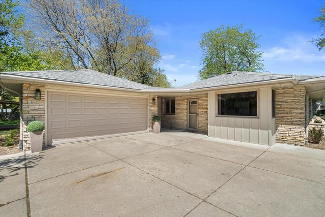 W172N9751 Division ROAD, Germantown, WI 53022
