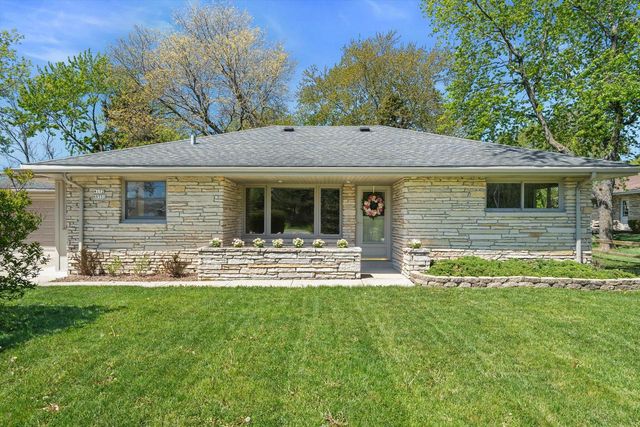 W172N9751 Division ROAD, Germantown, WI 53022