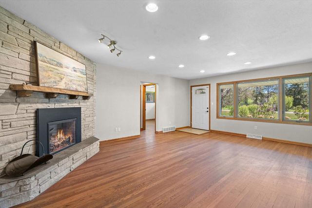 W172N9751 Division ROAD, Germantown, WI 53022
