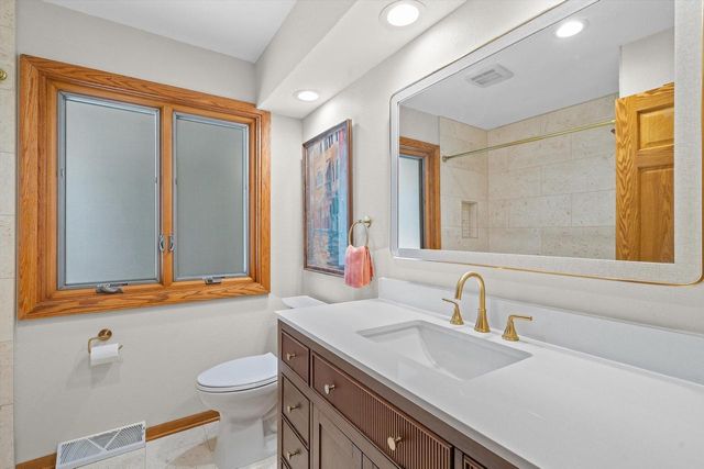W172N9751 Division ROAD, Germantown, WI 53022