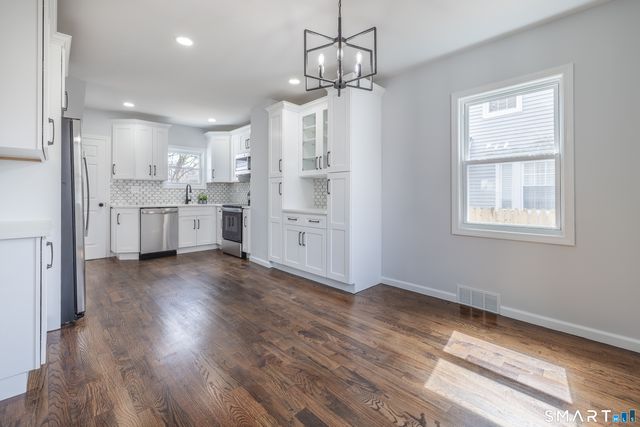 5 Lindsley Place, Stratford, CT 06614