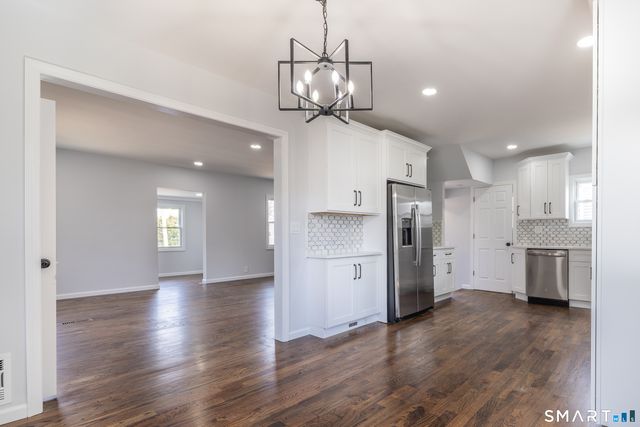 5 Lindsley Place, Stratford, CT 06614