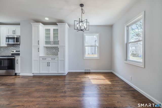 5 Lindsley Place, Stratford, CT 06614