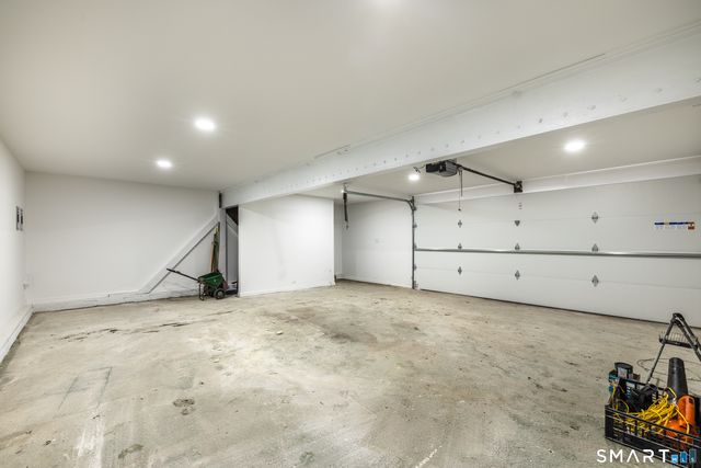 5 Lindsley Place, Stratford, CT 06614