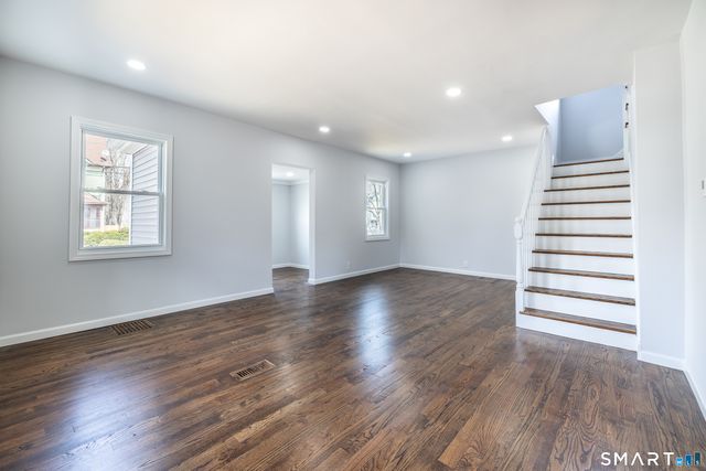 5 Lindsley Place, Stratford, CT 06614