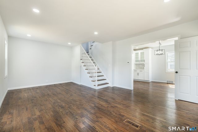 5 Lindsley Place, Stratford, CT 06614