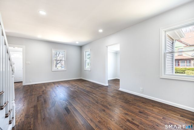 5 Lindsley Place, Stratford, CT 06614