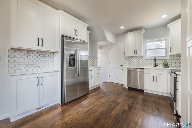 5 Lindsley Place, Stratford, CT 06614