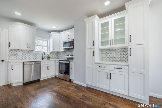 5 Lindsley Place, Stratford, CT 06614