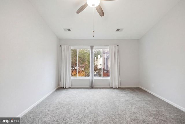 11563 HILL MEADE LN, Woodbridge, VA 22192