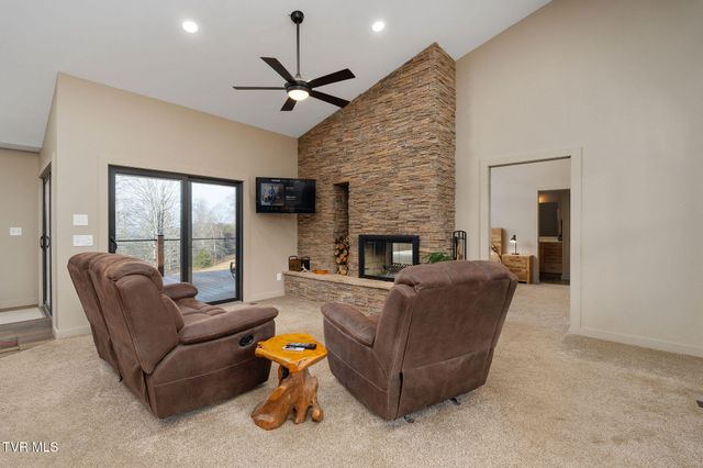 393 Holt Ridge Road, Tazewell, TN 37879