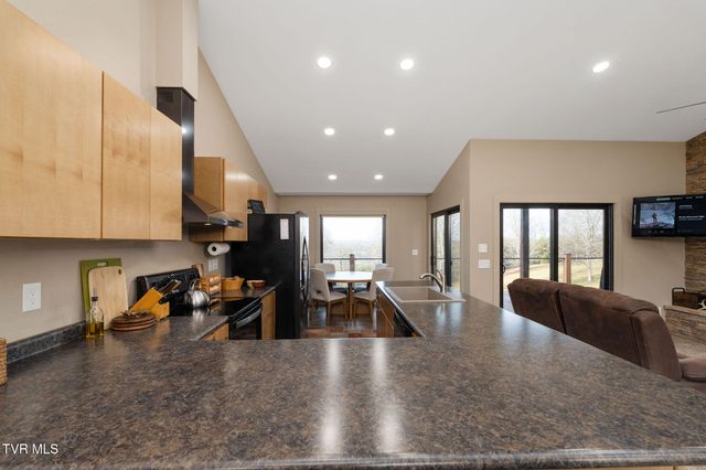 393 Holt Ridge Road, Tazewell, TN 37879