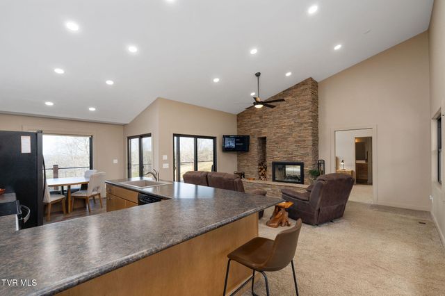 393 Holt Ridge Road, Tazewell, TN 37879