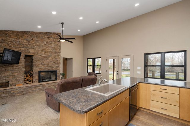 393 Holt Ridge Road, Tazewell, TN 37879