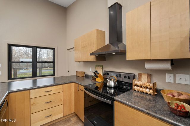 393 Holt Ridge Road, Tazewell, TN 37879