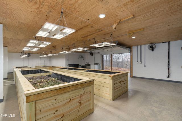 393 Holt Ridge Road, Tazewell, TN 37879