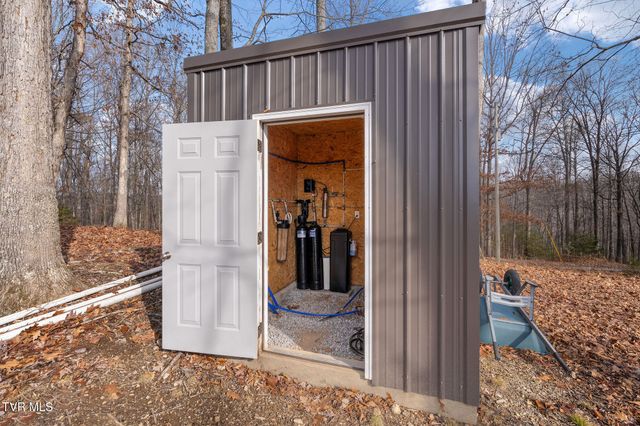 393 Holt Ridge Road, Tazewell, TN 37879