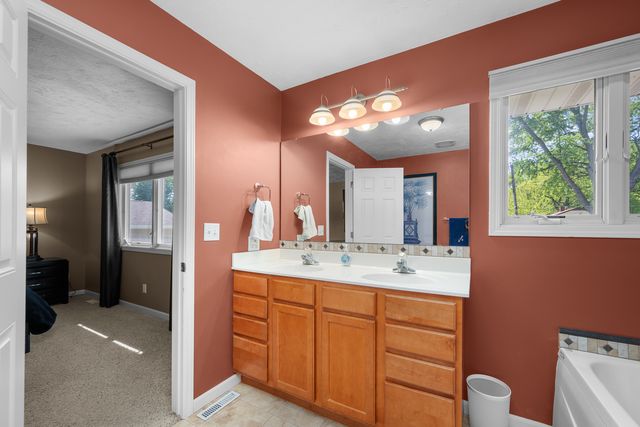 2914 44TH Street, Rock Island, IL 61201