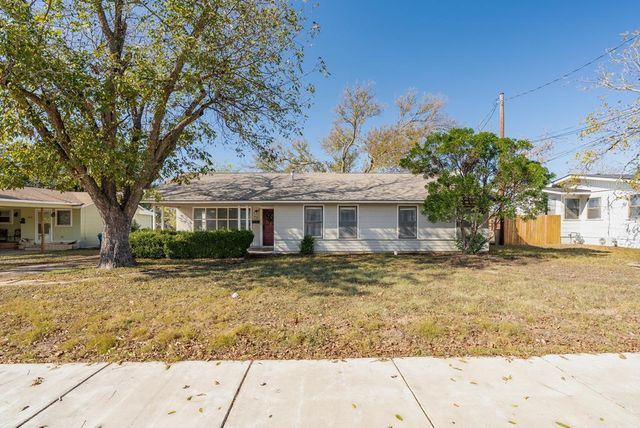 412 Westminster, Kerrville, TX 78028