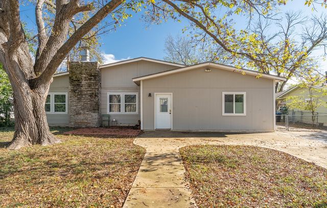 412 Westminster, Kerrville, TX 78028