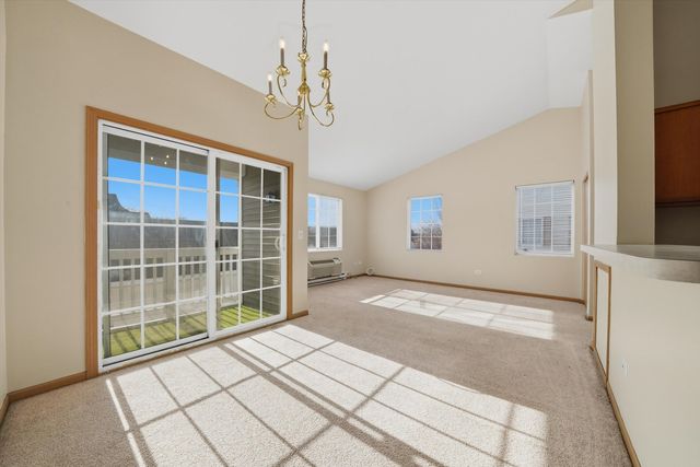 417 SILVERSTONE Drive 417, Carpentersville, IL 60110