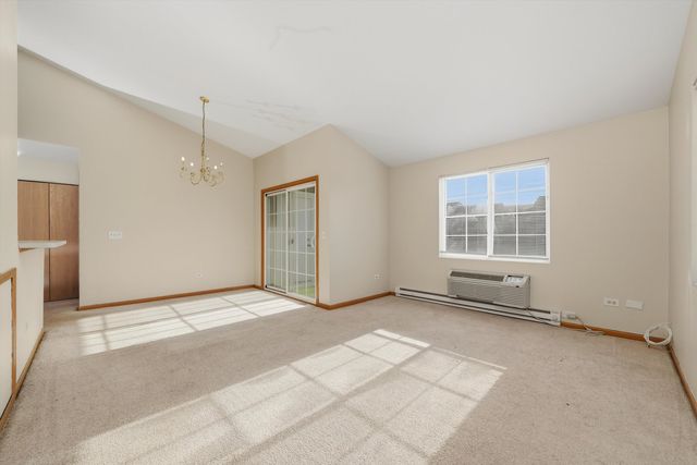 417 SILVERSTONE Drive 417, Carpentersville, IL 60110