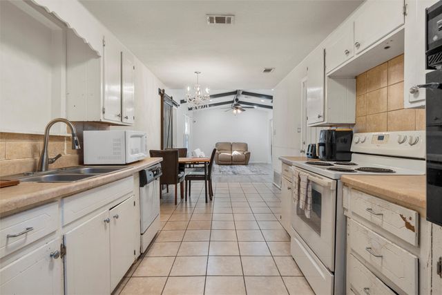 119 New Acres Drive, Hewitt, TX 76643